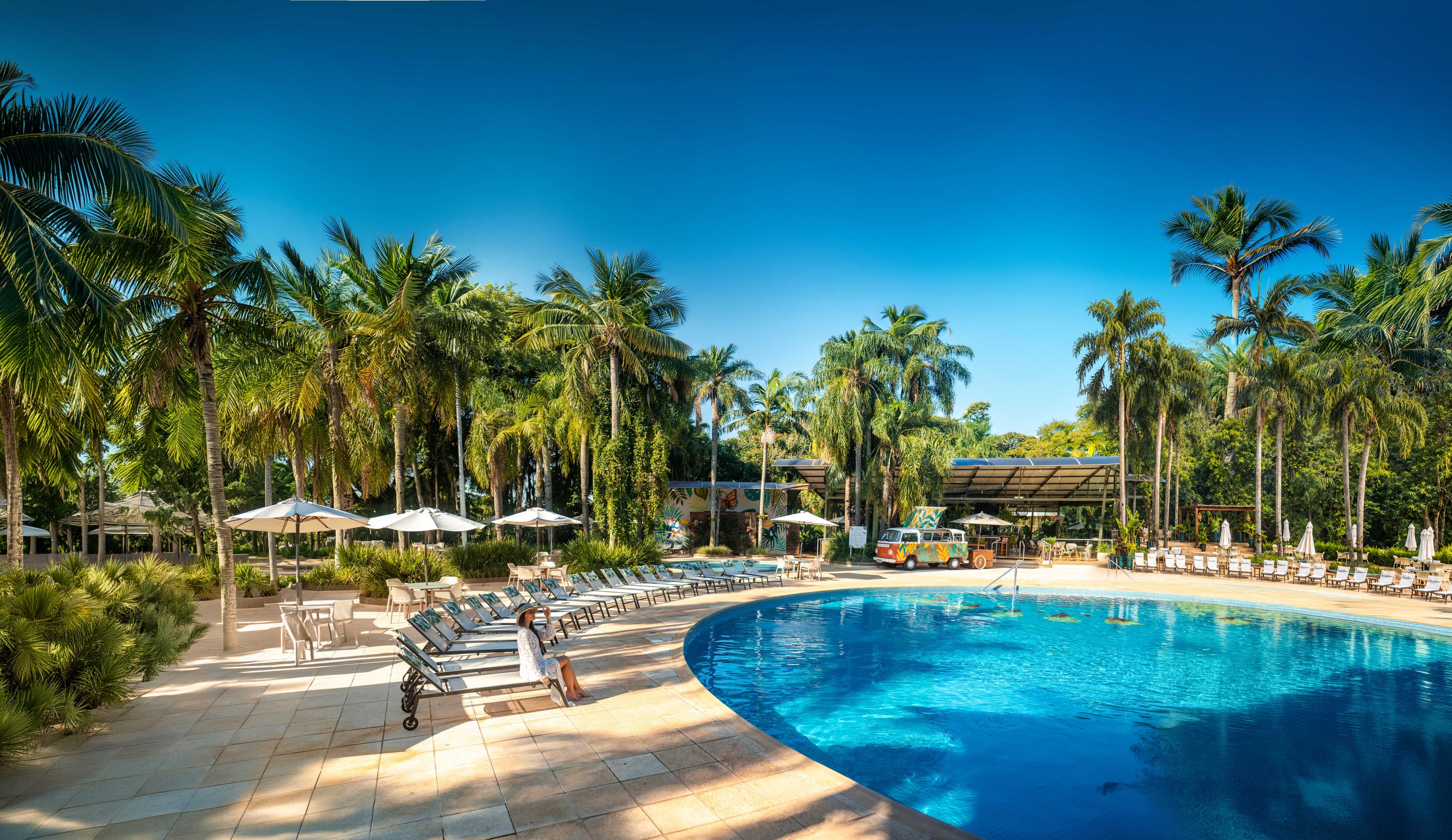 Piscina do Vivaz Cataratas em um dia ensolarado